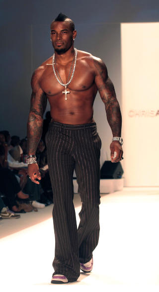 MODELL: Tyson Beckford har en lang karriere bak seg som modell og film- og tv-personlighet. Her fra en visning i 2006. Foto: Stella Pictures