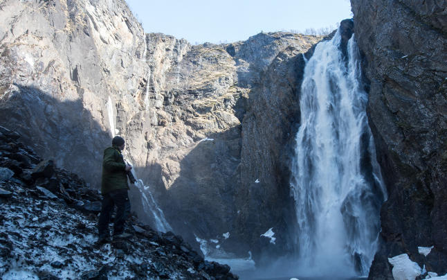 Høres ut som er tordenskrall der fossen slipper seg 145 meter rett ned