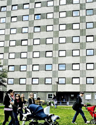 - Anniken Huitfeldt vil ha yngre m�dre