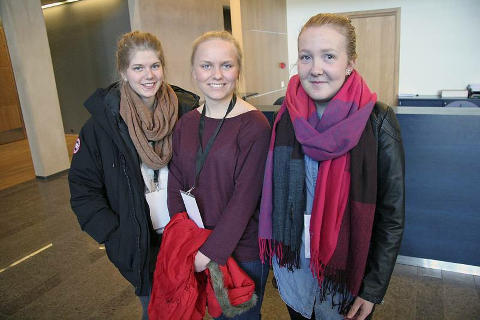 <b>OVERLEVDE:</b> Ane Kollen Evenmo (17, t.h.), Frida Nilsen og Julie Bremnes fra Troms AUF overlevde massakren på Utøya. Men flere fra fylkeslaget ble drept.