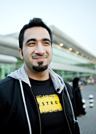 IMPONERT: Den profesjonelle sjakkspilleren Husain Aziz Nezad blir inspirert n�r han er hjemme i Doha. - Qatar har dr�mmer og viser at man kan n� dem, og at man tror p� dem, sier han. Foto: NINA HANSEN