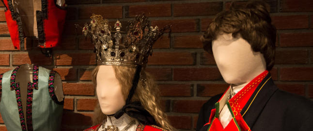 Dette er Norges første bunad