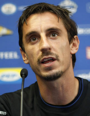 Neville blir Hodgsons England-assistent