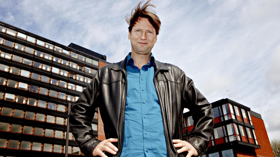 RETT P� SAK: &mdash; Det begynte ganske snilt, men s� fant jeg ut at det ikke kunne v�re prippent, sier Christian Refsum om diktsamlingen �K�te dikt�.  Foto: Lars Eivind Bones / Dagbladet