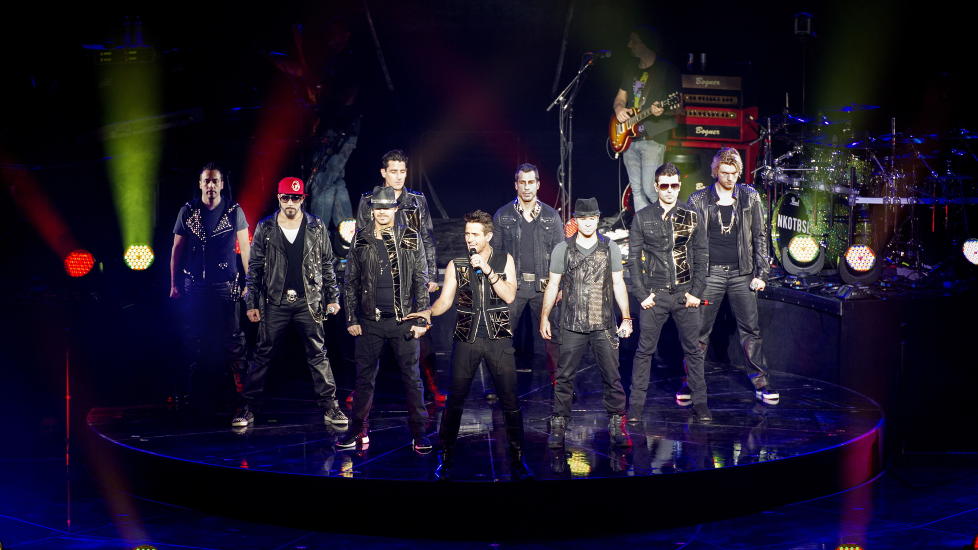 MYE FOR PENGENE: Ni boyband-legender fylte scenen p� Oslo Spektrum mandag kveld. Foto: John Terje Pedersen/Dagbladet