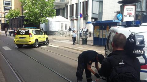 TROLIG NORSK: Innsatslederen opplyser om at politiet tror mannen er norsk stasborger, men de er foreløpig usikker på bakgrunnen hans. Foto: Sindre Granly Meldalen / Dagbladet TROLIG NORSK: Innsatslederen opplyser om at politiet tror mannen er norsk stasborger, men de er foreløpig usikker på bakgrunnen hans. Foto: Sindre Granly Meldalen / Dagbladet