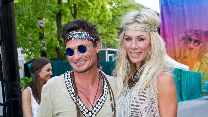 I 2011: Var det temaet �flowerpower�, og Petter og Gunhild Stordalen var dermed beh�rig utkledd som hippier. Foto: Stella Pictures