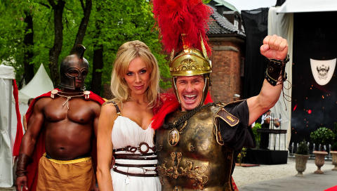 I 2009: Gunhild var gudinne og Petter var gladiator i den tradisjonelle feiringen som da hadde togaparty som tema. Foto: Stella Pictures