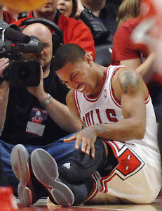 Superstjernen Derrick Rose kan være ute i et år