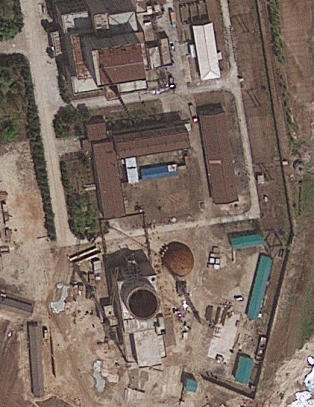 - Nye satellittbilder avsl�rer atomv�pen-plan