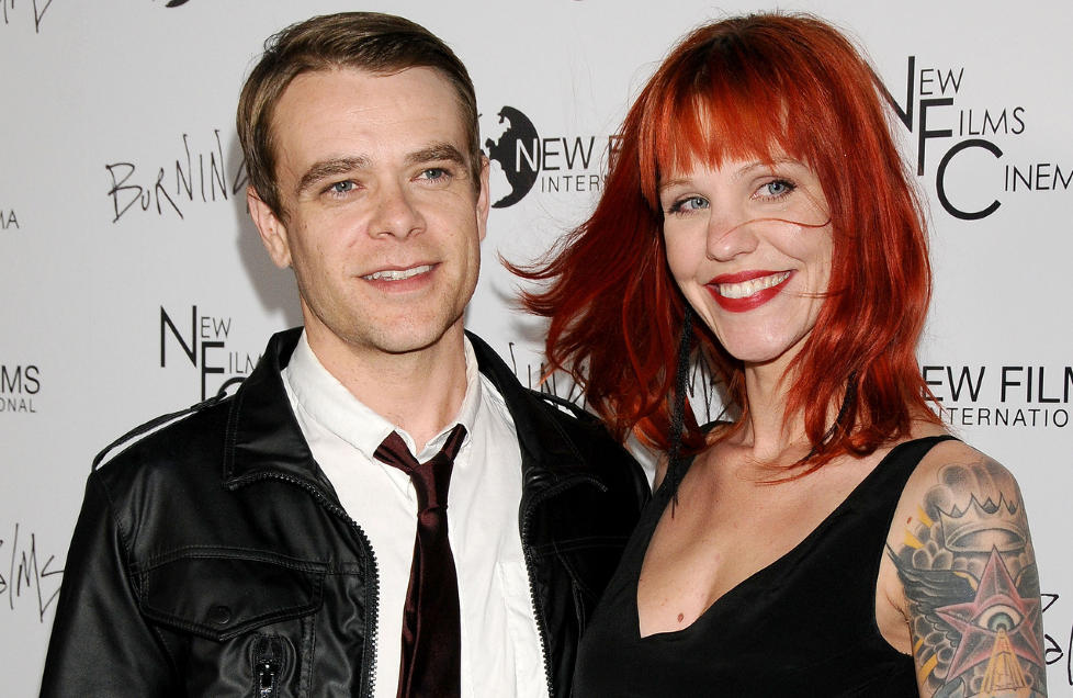 SKAL HA SENDT E-POST: Savnede Nick Stahl skal fredag ha tatt kontakt med venner via e-post, hvor han skriver at han har det bra og skal legges inn til rehabilitering. Her med kona Rose Stahl. Foto: Stella Pictures