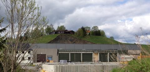 Hus kan havne i elv etter stort jordras