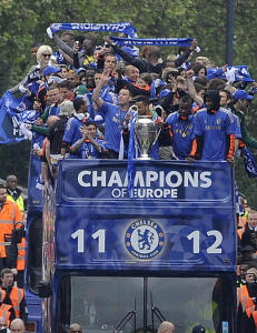 Tusenvis hyllet Chelsea-heltene