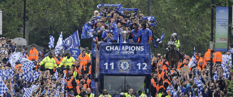 Tusenvis hyllet Chelsea-heltene