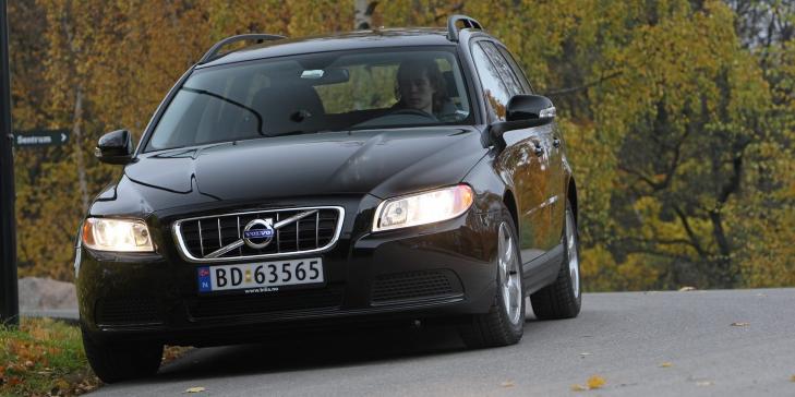 GJENNOMSNITTSBIL: En Volvo V70 DRIVe kan du få til cirka 365 000 kroner - snittprisen for nye norske biler i 2011. Foto: Egil Nordlien, HM Foto GJENNOMSNITTSBIL: En Volvo V70 DRIVe kan du få til cirka 365 000 kroner - snittprisen for nye norske biler i 2011. Foto: Egil Nordlien, HM Foto