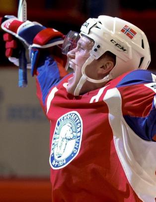 Svensk kommentator vraker Thoresen fra topp 10-lista