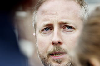 BEDT OM Å GRIPE INN: Miljøvernminister Bård Vegar Solhjell.
Foto:Nina Hansen / Dagbladet BEDT OM Å GRIPE INN: Miljøvernminister Bård Vegar Solhjell.
Foto:Nina Hansen / Dagbladet