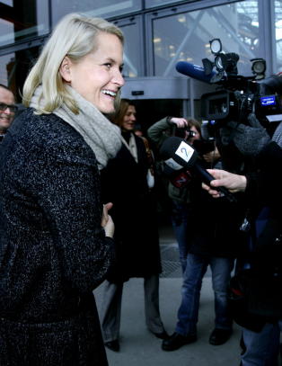 Lettet Mette-Marit leverte masteroppgave p� overtid