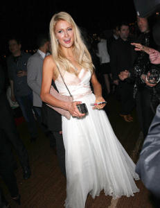 Her promoterer Paris Hilton sine norske røtter