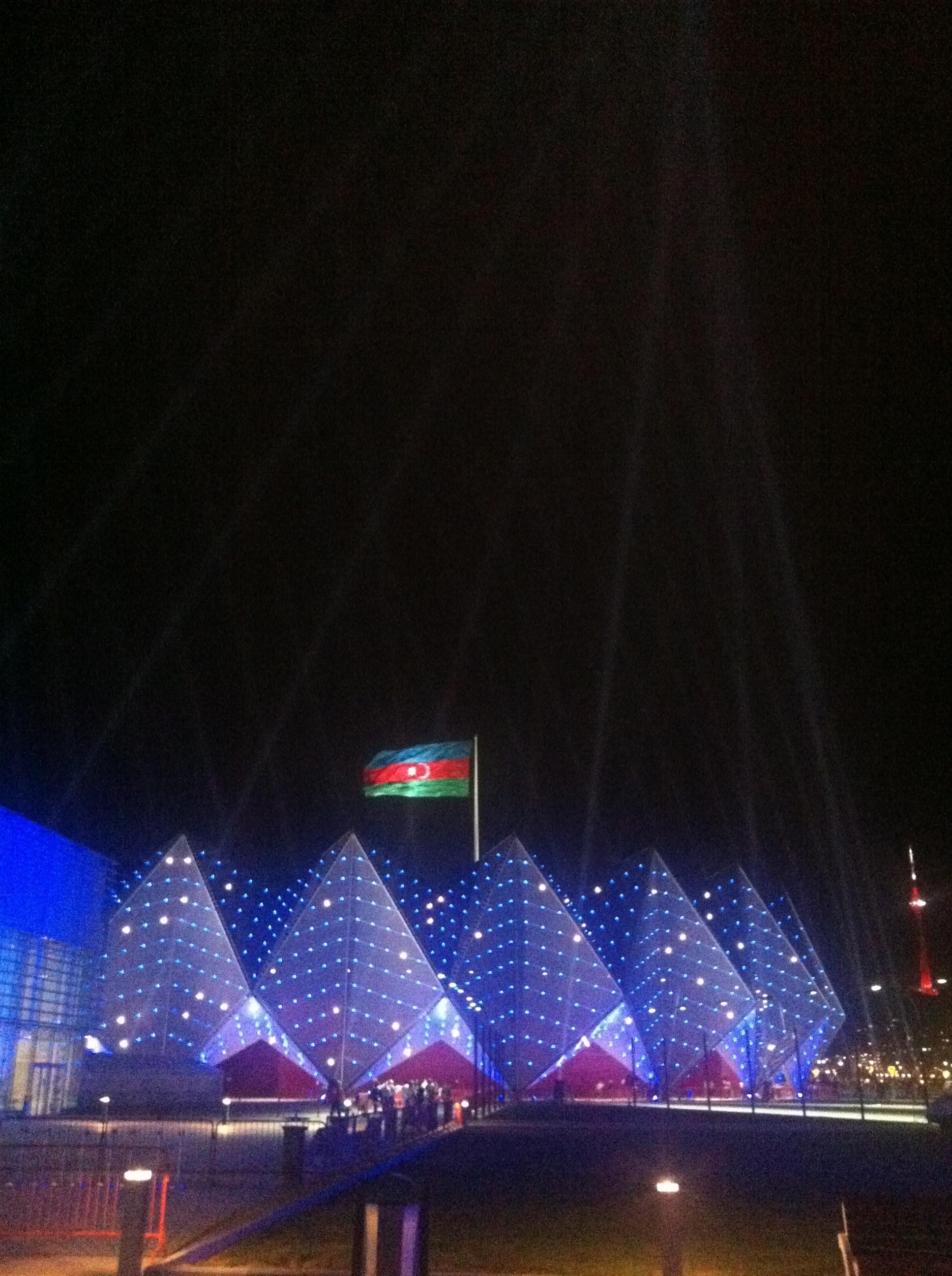 Baku og Aserbajdsjan har tatt på seg finstasen til ukas festligheter. Her er den nybygde og sykt imponerende Crystal Hall.