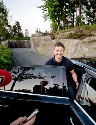 - Dere f�r snart vite hva som skjer