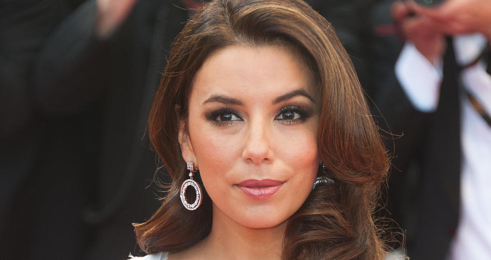 TVIL: Eva Longoria begynte � tvile p� seg selv etter mannens utroskap. Foto: Stella pictures
