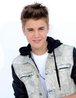 Justin Bieber synger norske låter