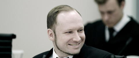 Breivik smiler