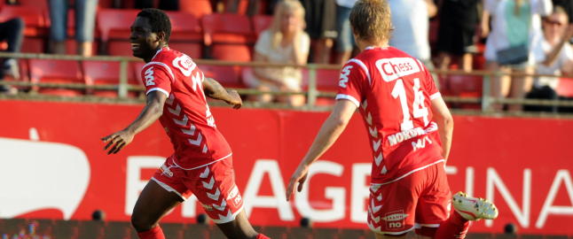 Brann v�knet kvarteret f�r full tid