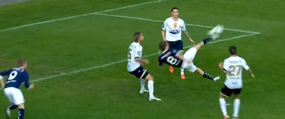 Nisja reddet Viking med en frekk volley