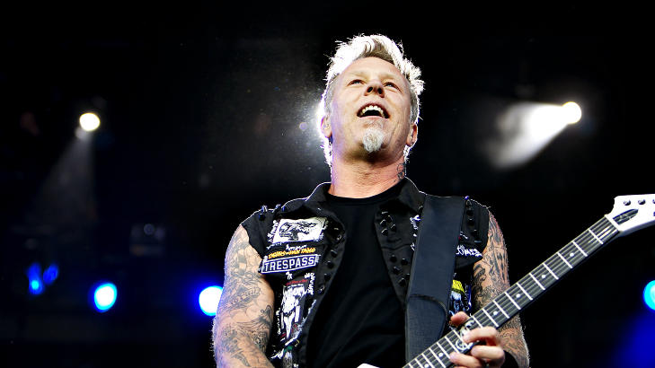 FYRVERKERI: «Som alltid med Metallica ender konserten i både i et låtmessig og visuelt fyrverkeri.» Her er James Hetfield. Foto: Nina Hansen / Dagbladet FYRVERKERI: «Som alltid med Metallica ender konserten i både i et låtmessig og visuelt fyrverkeri.» Her er James Hetfield. Foto: Nina Hansen / Dagbladet