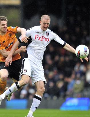 Hangeland venter på nytt Fulham-tilbud