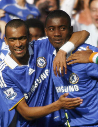 Kalou og Bosingwa følger Drogba ut døra