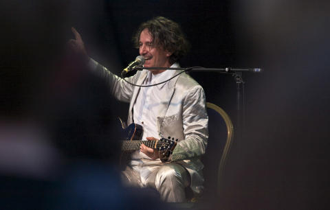 STERK:  Goran Bregovic er en av balkanmusikkens st�rste profiler. FOTO: TERJE MOSNES