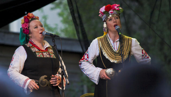 VAKKERT:  Sangerne Ludmila Radkova Traikova og Daniela Radkova Aleksandrova. FOTO: TERJE MOSNES