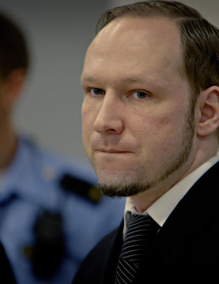 Breivik hevdet i går at han blir berørt av vitnemålene fra de overlevende. <br>