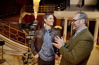 MER DRAMA:  Forfatter og regiss�r Arne Berggren er ansatt som s�kalt �showrunner� i �Hotel C�sar�-produksjonen. Kim Kolstad liker at Berggren vil gj�re karakterene tydeligere. Foto: Elisabeth Sperre Alnes