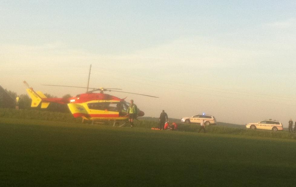  DRAMATISK:  En bil meide ned tre tilskuere p� Torshov fotballbane i Gjerdrum i kveld. Tre personer ble skada. Foto: Privat