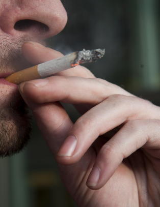 Testing av snus og r�yk blir forbudt