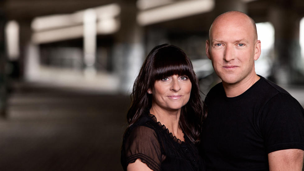 DANSK DUO:  Det danske ekteparet Jeanette �bro Gerlew og Ole Tornbjerg debuterer med krim om profilereren Katrine Wraa. Foto: MORTEN HOLTUM