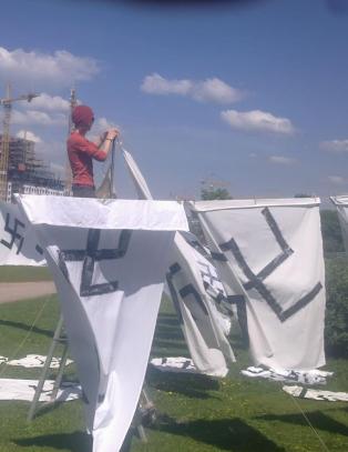 Stoppet nazi-filming under Kjakan-begravelsen