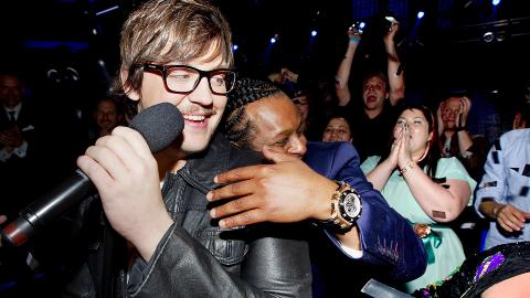 GLEDEST�RER: Vinneren felte noen gledest�rer da han sang siste l�ta som vinner i �The Voice�. Foto: Bj�rn Langsem / Dagbladet.