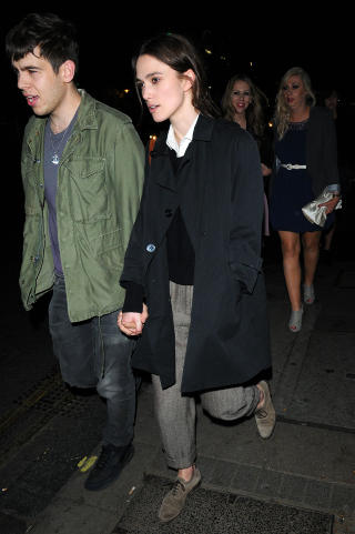 NYFORLOVET: Keira Knightley og James Righton har v�rt et par siden i fjor. N� har de forlovet seg. Foto: Stella Pictures
