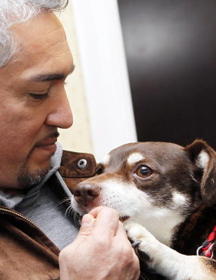 Politet reddet overopphetet hund ut av bil mens eieren h�rte p� �hundehviskeren�