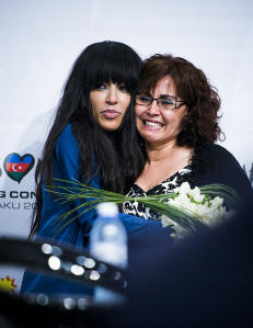 Loreen kysset og klemte moren sin av glede
