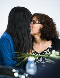 Loreen kysset og klemte moren sin av glede