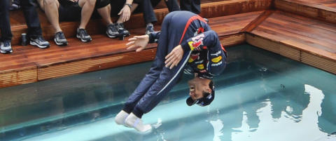 Webber hoppet i vannet etter Monaco-triumf