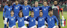 Italias EM-tropp fikk politibes�k p� rommet