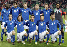 Italias EM-tropp fikk politibes�k p� rommet
