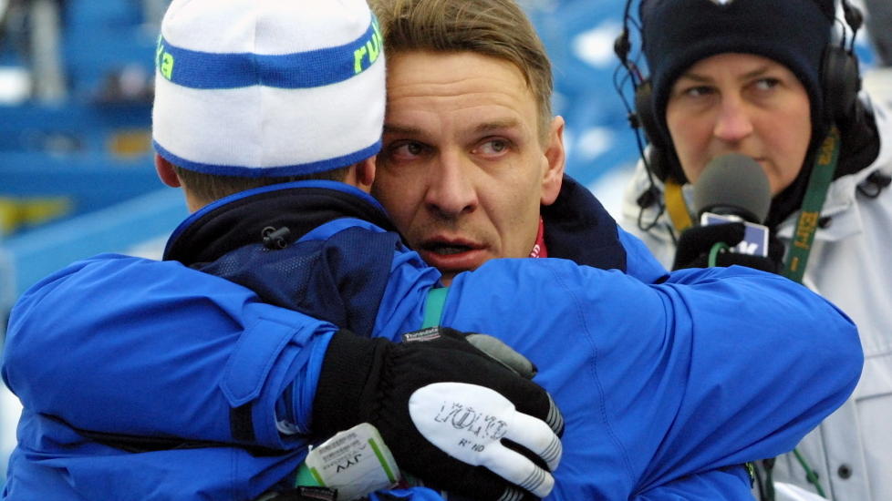GJELDER DET BARE FINNER?. Norsk toppidrett reagerte kraftig da den finske doptreneren Jarmo Riski en tid fikk fortsette i langrennsmilj�et. Hvorfor setter vi ikke samme krav til oss selv? FOTO: Bj�rn Langsem/DAGBLADET.